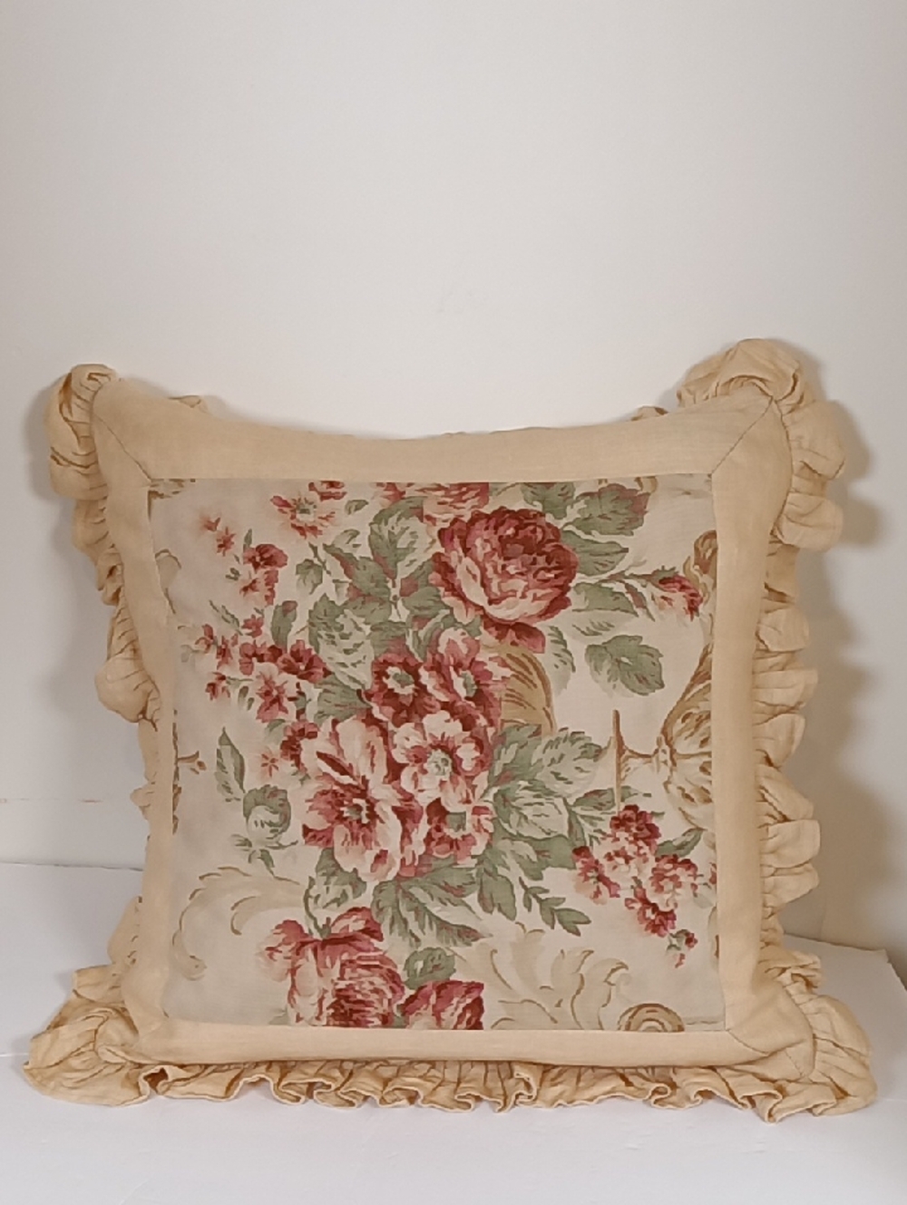 RARE Vintage Ralph Lauren Grosvenor Floral Linen Ruffle Pillow 20" x 20"